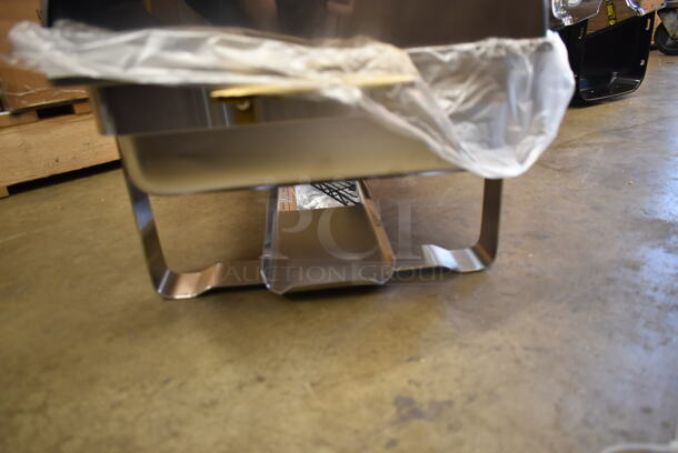 BRAND NEW SCRATCH AND DENT! Stainless Steel Chafing Dish w/ Rolling Lid. - Image 4 of 4