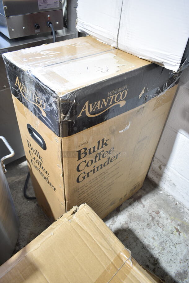 BRAND NEW SCRATCH AND DENT! Avantco 177BCG3 Metal Countertop 3 lb. Bulk Coffee Grinder. 120 Volts, 1 Phase. Tested and Working! - Image 3 of 4