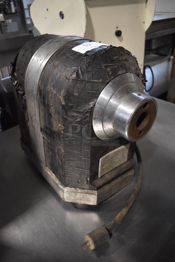 Hobart 4722 Metal Commercial Countertop Power Hub. 115 Volts, 1 Phase. 11x19x17. Tested and Does Not Power On - Image 3 of 5