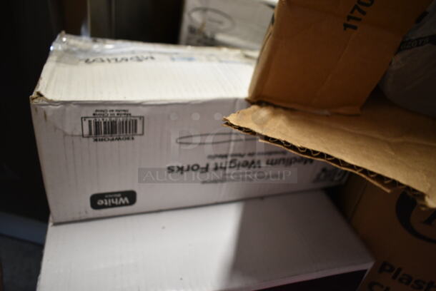 PALLET LOT of 20 BRAND NEW Boxes Including 394345XL Noble NexGen Powder-Free Disposable Black Hybrid 3 Mil Thick Gloves XL, 760IC16WPA Choice 1 Pint White Paper Double-Wall Frozen Yogurt / Food Cup with Paper Lid, Choice 4 oz Portion Cups, 966UPWIDEKFT OneUp by Choice Kraft 2-Ply Wide Interfold 6 1/2" x 8 1/2" Dispenser Napkin - 6000/Case, 47RP7BKSS Visions Wave 7" Round Plates. 20 Times Your Bid!  - Image 7 of 9