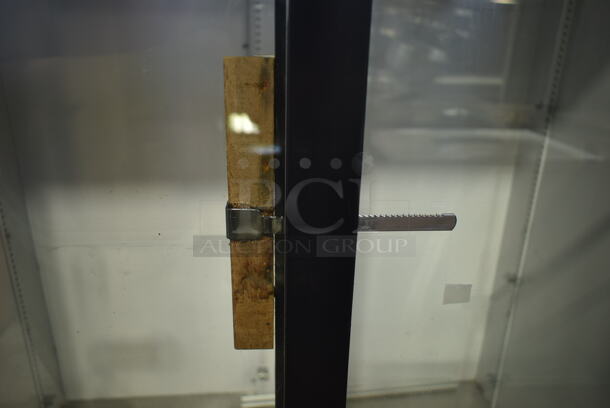 True GDM-37 Metal Commercial 2 Door Reach In Cooler Merchandiser. 115 Volts, 1 Phase.  Tested and Powers On But Does Not Get Cold - Image 5 of 6
