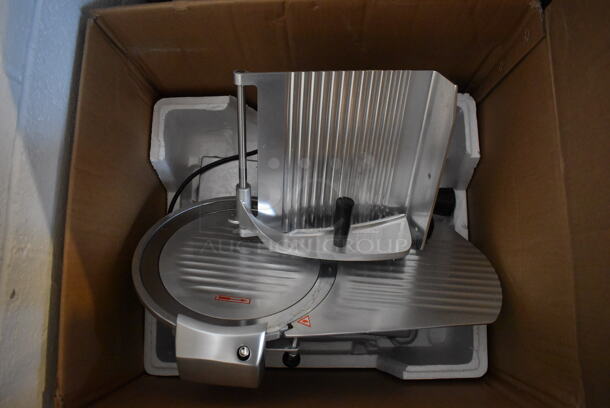 IN ORIGINAL BOX! LIKE NEW! Backyard Pro 554SL112E Stainless Steel Commercial Countertop Meat Slicer w/ Blade Sharpener. 120 Volts, 1 Phase. 22x19x19. Tested and Working! - Image 2 of 6