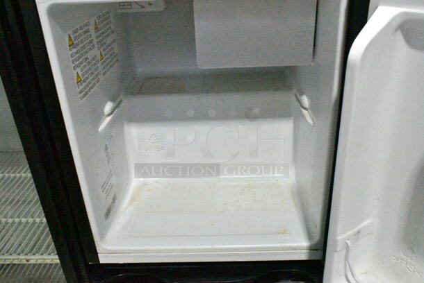 Hisense WMS017M6XBD Mini Cooler. 115 Volts, 1 Phase. Tested and Working! - Image 2 of 6