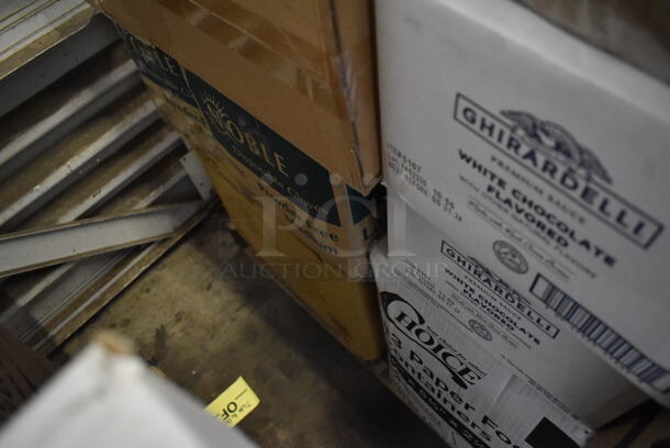 PALLET LOT of 40 BRAND NEW! Boxes Including 2 Box 795PTOKFT8 Choice Kraft Microwavable Folded Paper #8 Take-Out Container 6" x 4 5/8" x 2 1/2" - 300/Case, 795PTOWHT3 Choice 7 3/4" x 5 1/2" x 2 1/2" White Microwavable Folded Paper #3 Take-Out Container - 200/Case, 2 Box 129MCR16B Choice 16 oz. Black 6 1/4" Round Microwavable Heavy Weight Container with Lid - 150/Case, 2 Box 5002DNAP Choice White 2-Ply Dinner Napkin 17" x 15" - 3000/Case, 90MFPPHT3R Dart ProPlanet Hinged Trays, 129MCR32B Choice 32 oz. Black Round Microwavable Heavy Weight Container with Lid 7 1/4" - 150/Case, 105GC47972 Choice 2 Part Green and White Carbonless Guest Check with Beverage Lines and Bottom Guest Receipt - 2000/Case, 2 Box Ghiradrdelli White Chocolate Flavored Sauce, Noble Medium Gloves, 128HD16COMBO ChoiceHD 16 oz. Microwavable Translucent Plastic Deli Container and Lid Combo Pack - 240/Case, T-Shirt Bags, GS18 American Metalcraft GS18 18" Round Wrought Iron Griddle with Matching Stand, Choice 16 oz Deli Container and Lid, 40313CDRSS Choice 13 Qt. Stainless Steel Colander with Base and Handles, Choice Insulated Foil Sandwich Sheets. 40 Times Your Bid! - Image 8 of 11