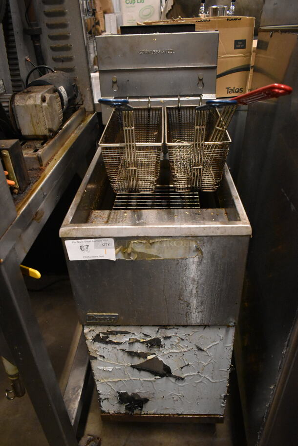 Stainless Steel Commercial Natural Gas Powered Deep Fat Fryer w/ 2 Metal Fry Baskets. 90,000 BTU. 