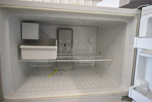 Maytag M1TXEGMYW01 Metal Cooler Freezer Combo Unit. 115 Volts, 1 Phase. Tested and Powers On But Does Not Get Cold
 - Image 2 of 4
