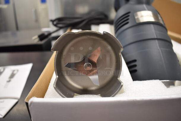BRAND NEW SCRATCH AND DENT! AvaMix 928IBHD14 Stainless Steel Commercial 14" Shaft Immersion Blender. 120 Volts, 1 Phase. Tested and Working! - Image 3 of 8