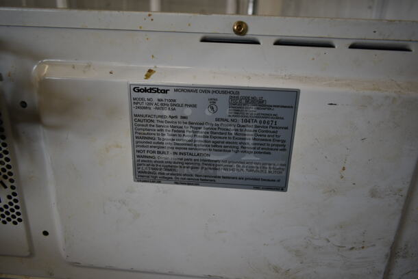 GoldStar MA-7100W Metal Countertop Microwave Oven. 120 Volts, 1 Phase.  - Image 5 of 5
