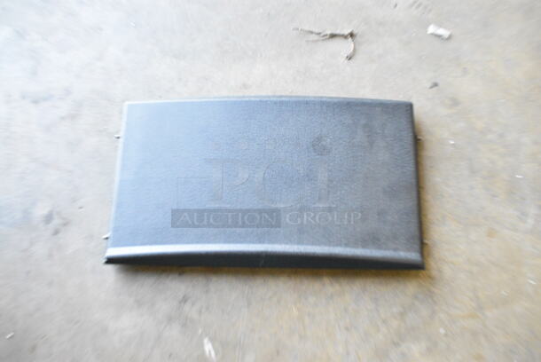 BRAND NEW SCRATCH AND DENT! 2024 Avantco 194UCF280A Stainless Steel Commercial Undercounter Full Cube Ice Machine - 299 lb. 115 Volts, 1 Phase.   - Image 4 of 10