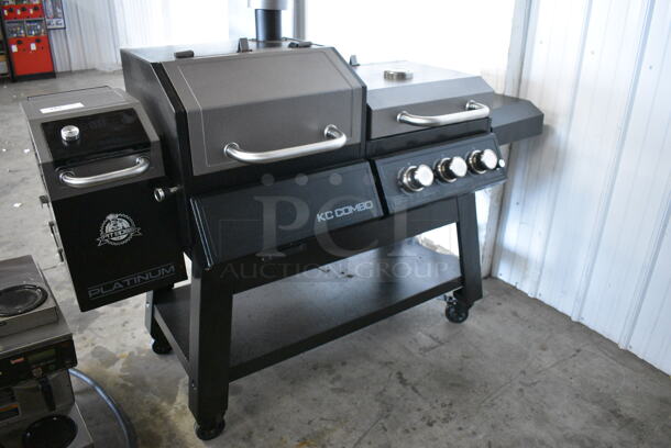 LIKE NEW! Pit Boss Platinum KC Combo Metal Floor Style Propane Gas Powered Wood Pellet Grill on Commercial Casters. 68x25x52