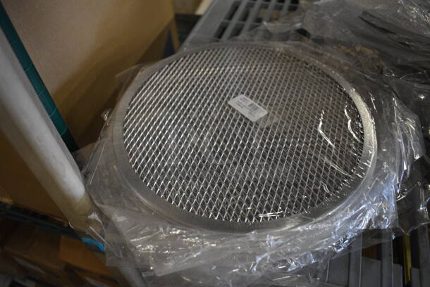 12 BRAND NEW! Winco Model APZS-10 Metal Mesh Round Pizza Pans. 10x10. 12 Times Your Bid!