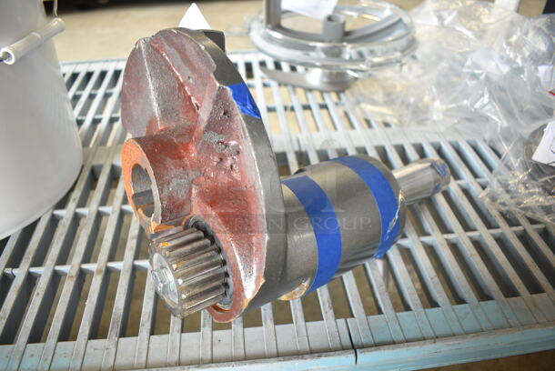 BRAND NEW SCRATCH AND DENT! Avantco 177MX60HPLNTY Mixing Axle Assembly for MX60H, MX60SHKIT, and MX60MGKIT - Image 2 of 5