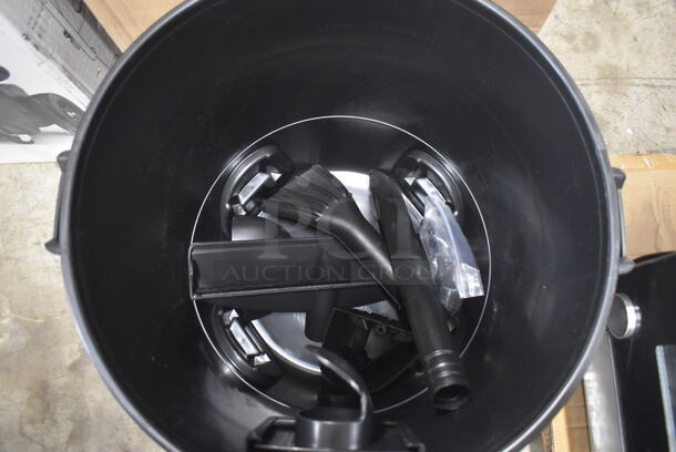 BRAND NEW IN BOX! Shop-Vac 9627106 12 Gallon 5.5 Peak HP Polyethylene Wet / Dry Vacuum with Tool Kit. 17x17x28. Tested and Working! - Image 7 of 7