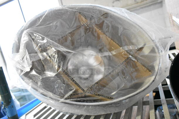 3 BRAND NEW SCRATCH AND DENT! ServIt 423HLR85BK Retractable Cord Ceiling Mount Heat Lamp with Modern Black Finish Round Dome Shade. 120 Volts, 1 Phase. 3 Times Your Bid!  - Image 11 of 12