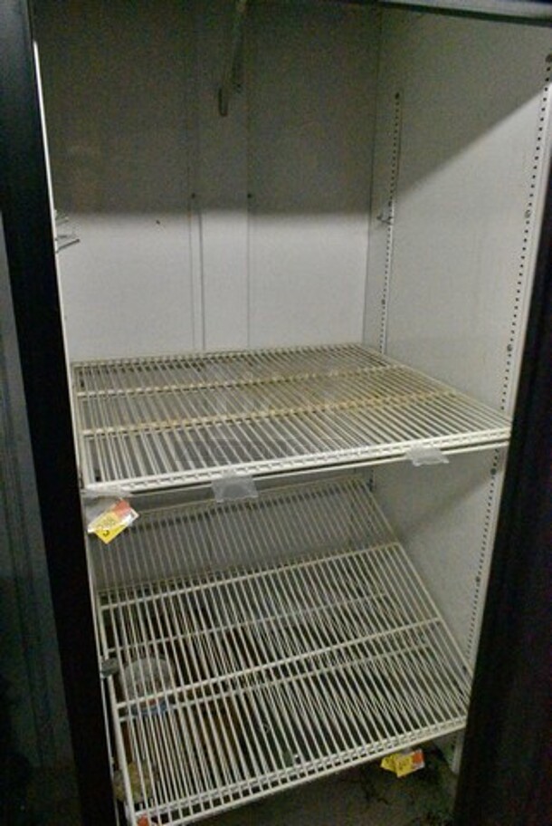 True GDM-26 Metal Commercial Single Door Reach In Cooler Merchandiser w/ Poly Coated Racks. 115 Volts, 1 Phase. Tested and Working!  - Image 4 of 5