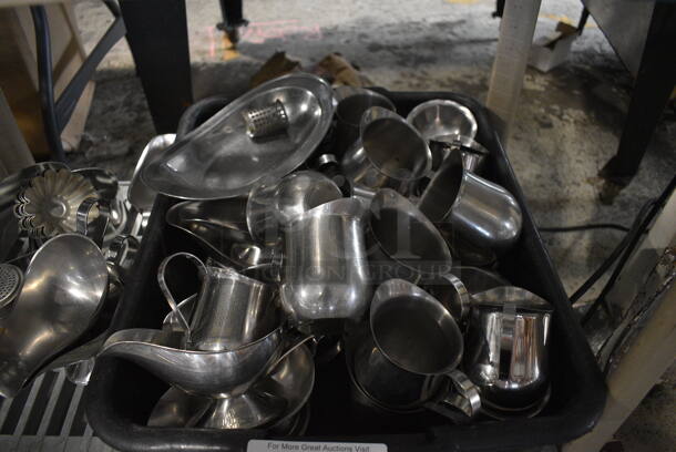 ALL ONE MONEY! Tier Lot of Various Metal Items Including Pitchers and Gravy Boats - Image 2 of 5