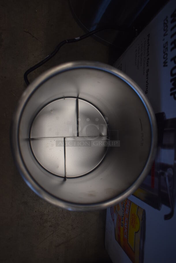 LIKE NEW! Carnival King 382RWS35 Stainless Steel Commercial Countertop 3.5 Qt. Warmer with Pump. Used a Few Times at Trade Show as a Demonstration. 120 Volts, 1 Phase. 8x15x17. Tested and Working! - Image 4 of 7