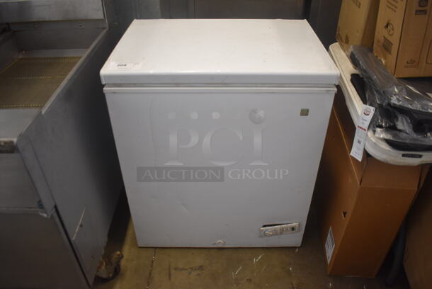 GE FCM5SUCWW White Chest Freezer. 115 Volt 1 Phase. Tested and Powers On But Does Not Get Cold