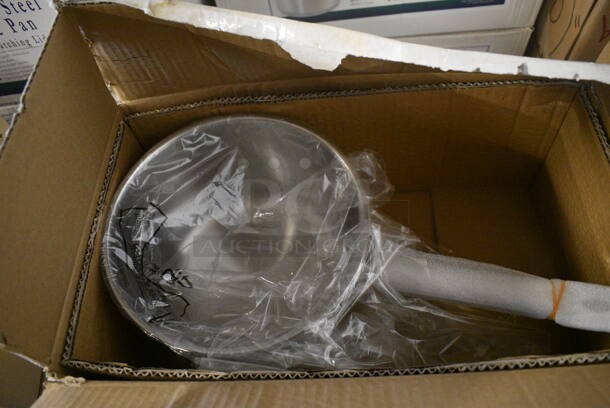 4 BRAND NEW IN BOX! Update SSP-4 Stainless Steel 4.5 Quart Sauce Pot w/ Lid. 16x8.5x5. 4 Times Your Bid! - Image 4 of 5