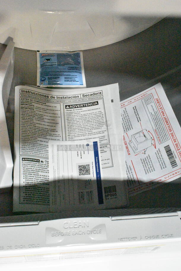 BRAND NEW SCRATCH AND DENT! General Electric GE GTX52EASP1WB 6.2 cu. ft. Front Load Electric Commercial Dryer - Free Use. 120/208-240 Volts, 1 Phase.  - Image 7 of 8