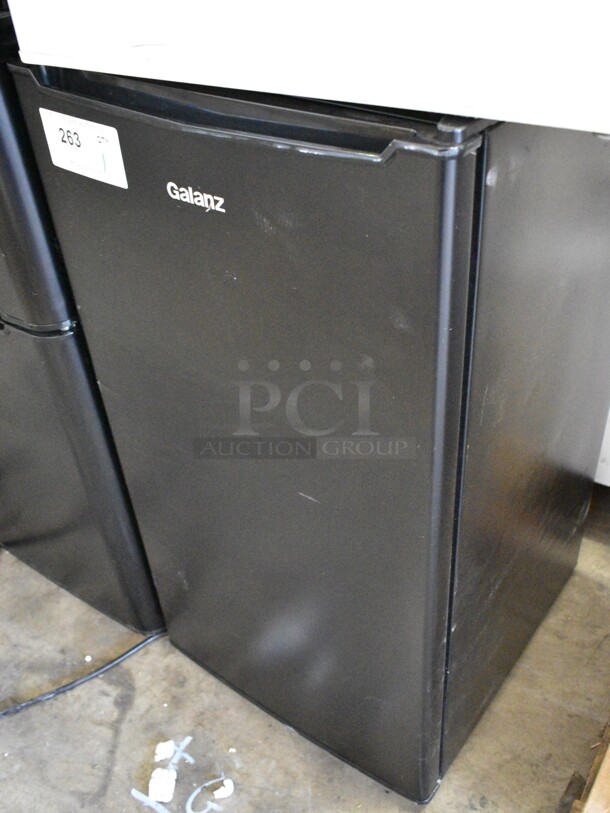 Galanz GLR33MBKE23 Metal Mini Cooler. 115 Volts, 1 Phase. Tested and Working! - Image 2 of 6