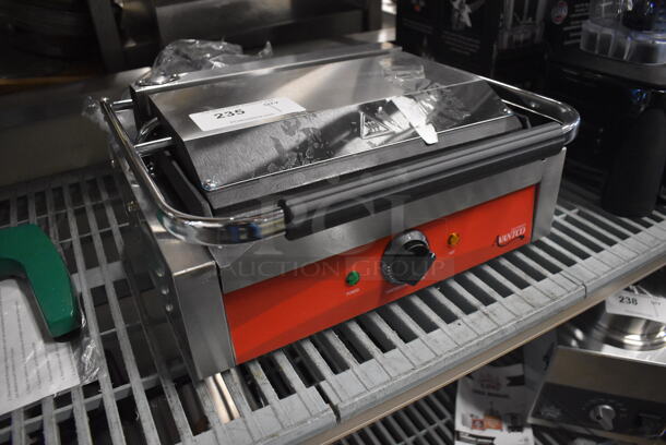 BRAND NEW! Avantco 177P70S Stainless Steel Commercial Countertop Panini Sandwich Grill with Smooth Plates. 120 Volts, 1 Phase. 17x15x8. Tested and Working! - Image 2 of 8