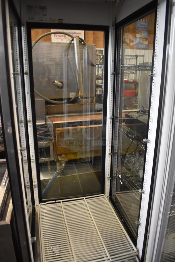 True G4SM-23 Metal Commercial Single Door Reach In Cooler Merchandiser on Commercial Casters. 115 Volts, 1 Phase. 27x32x82. Tested and Working! - Image 4 of 5