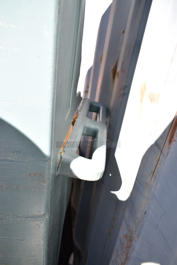 Cambro Poly 2 Door Reach In Portable Catering Cabinet on Commercial Casters.  - Image 5 of 6