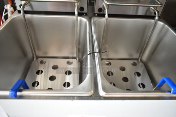 BRAND NEW SCRATCH AND DENT! 2023 Globe PF32E Stainless Steel 32 lb. Dual Tank Electric Countertop Fryer w/ 2 Metal Fry Baskets. 208/240 Volts, 1 Phase.  - Image 5 of 6