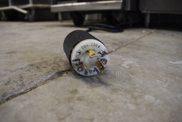 Carter Hoffmann Stainless Steel Crisp N Hold Dumping Station w/ Lower Warming Unit and Fry Scoop on Commercial Casters. Warming Drawer: 120 Volts, 1 Phase. Dumping Station: 208 Volts, 1 Phase. 19.5x34x48.5. Warming Unit Is Tested and Working! - Image 7 of 8