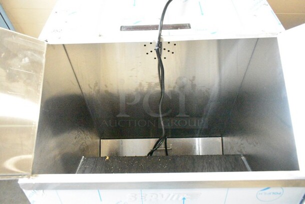 BRAND NEW SCRATCH AND DENT! 2024 ServIt 423TCW46 Stainless Steel Commercial 46 Gallon First-In First-Out Chip Warmer / Merchandiser. 120 Volts, 1 Phase. Tested and Working! - Image 4 of 9