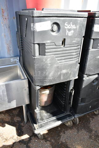 Cambro 47620 Poly 2 Door Reach In Portable Insulated Food Catering Cabinet on Commercial Casters. Missing Lower Door. 