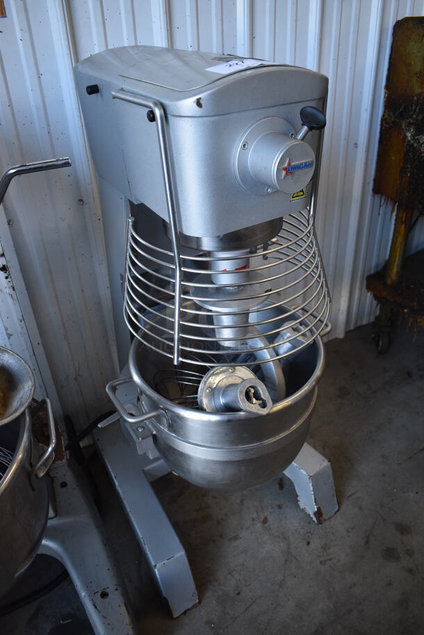 2017 Omcan Model SF300A Metal Commercial Floor Style 30 Quart Planetary Dough Mixer w/ Stainless Steel Mixing Bowl, Bowl Guard, Dough Hook, Paddle and Whisk Attachments. 110 Volts, 1 Phase. 22x24x45.5. Tested and Working w/ The Use of the Pull Chain - Image 3 of 6