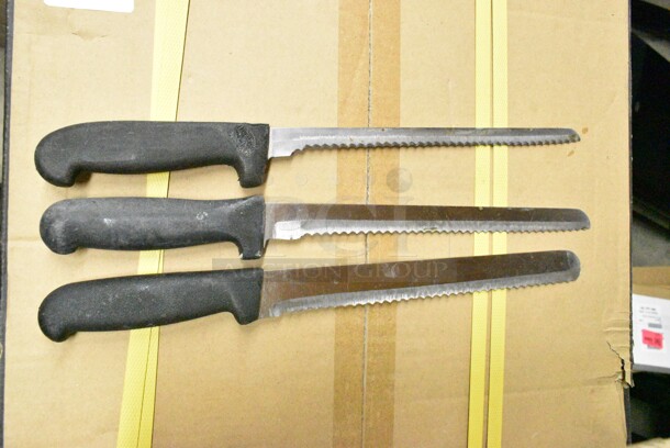 30 SHARPENED Stainless Steel Knives Including Serrated Bread Knives. 30 Times Your Bid!  - Image 4 of 5