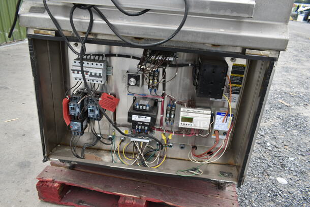 LVO FL14G Stainless Steel Commercial Floor Style Natural Gas Powered Pot and Pan Washer. 48,000 BTU. 460 Volts, 3 Phase.  - Image 4 of 11