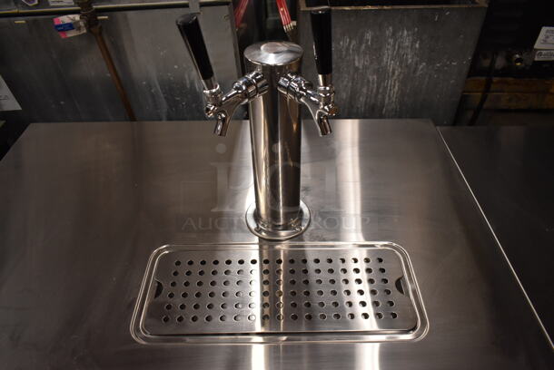 BRAND NEW SCRATCH AND DENT! 2023 Avantco 178UDD36HCS 36" Stainless Steel Double Tap Kegerator Beer Dispenser - (1) 1/2 Keg Capacity. 115 Volts, 1 Phase. Tested and Working! - Image 4 of 7
