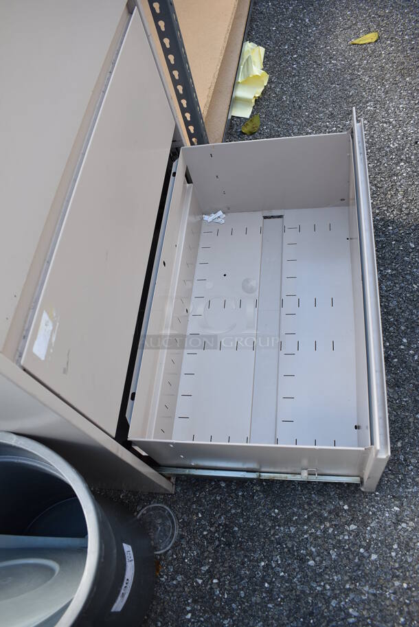 Tan Metal 4 Drawer Filing Cabinet. 30x18x52.5 - Image 4 of 9