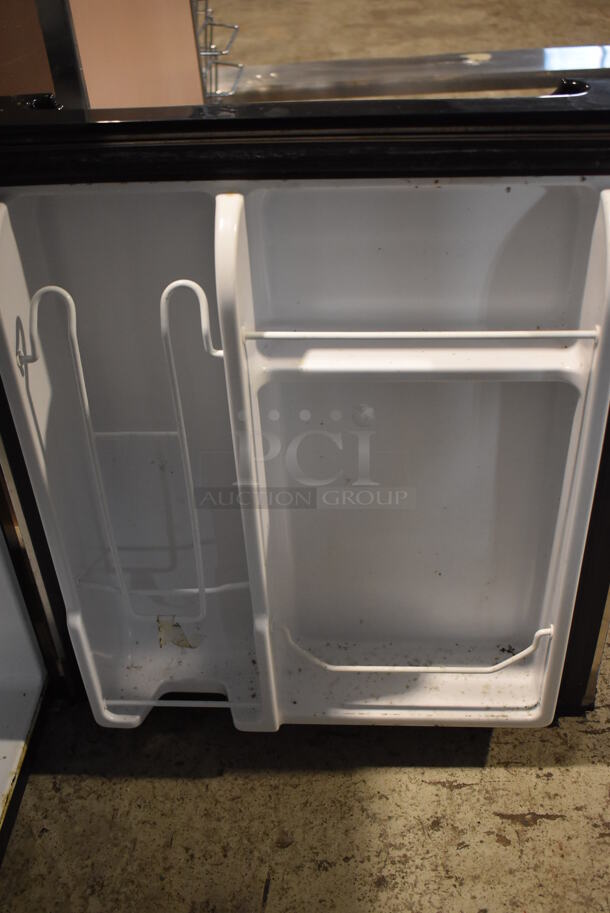 Igloo FR834IB Metal Mini Cooler Freezer Combo Unit. 115 Volts, 1 Phase. 19x20x33. Tested and Working! - Image 6 of 7