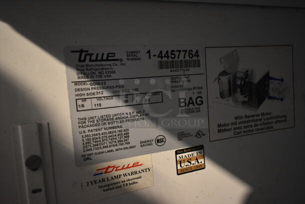 True GDM-12 Metal Commercial Single Door Reach In Cooler Merchandiser w/ Poly Coated Racks. 115 Volts, 1 Phase. Tested and Powers On But Does Not Get Cold - Image 5 of 5