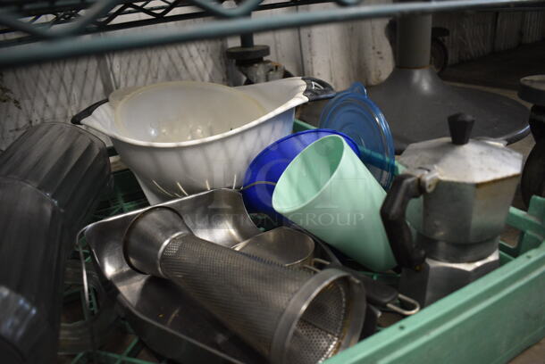 ALL ONE MONEY! Lot of Various Items Including Poly Pitchers and Colanders in Dish Caddy! - Image 3 of 3