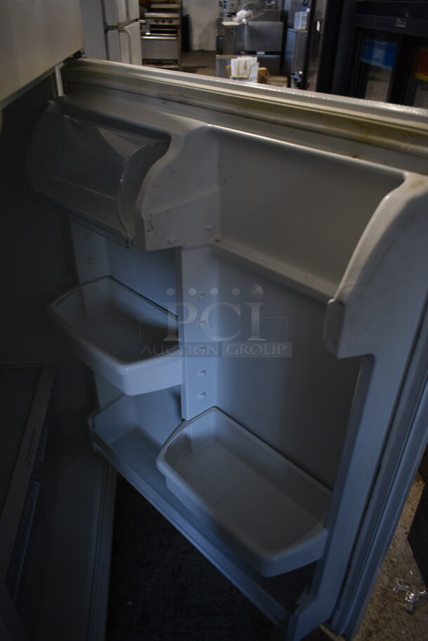 Whirlpool W1TXNMFWQ02 Metal Cooler Freezer Combo Unit. 115 Volts, 1 Phase. Tested and Powers On But Does Not Get Cold - Image 5 of 6