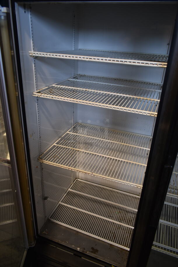 True GDM-49 Metal Commercial 2 Door Reach In Cooler Merchandiser w/ Poly Coated Racks. 115 Volts, 1 Phase. Tested and Working! - Image 4 of 6
