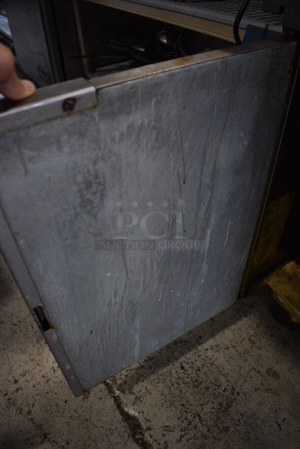 American Range Model AR-35 Stainless Steel Commercial Floor Style Natural Gas Powered Deep Fat Fryer w/ 2 Metal Fry Baskets and Side Splash Guard on Commercial Casters. 40,000 BTU. 15.5x30x49 - Image 5 of 6