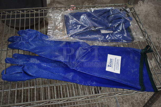 Lot of 2 BRAND NEW! Sets of 2 Tuckers BK92203 Gloves - Image 2 of 6