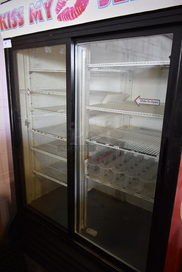 True GDM-45 Metal Commercial 2 Door Reach In Cooler Merchandiser w/ Poly Coated Racks. 115 Volts, 1 Phase. Tested and Working! - Image 3 of 8