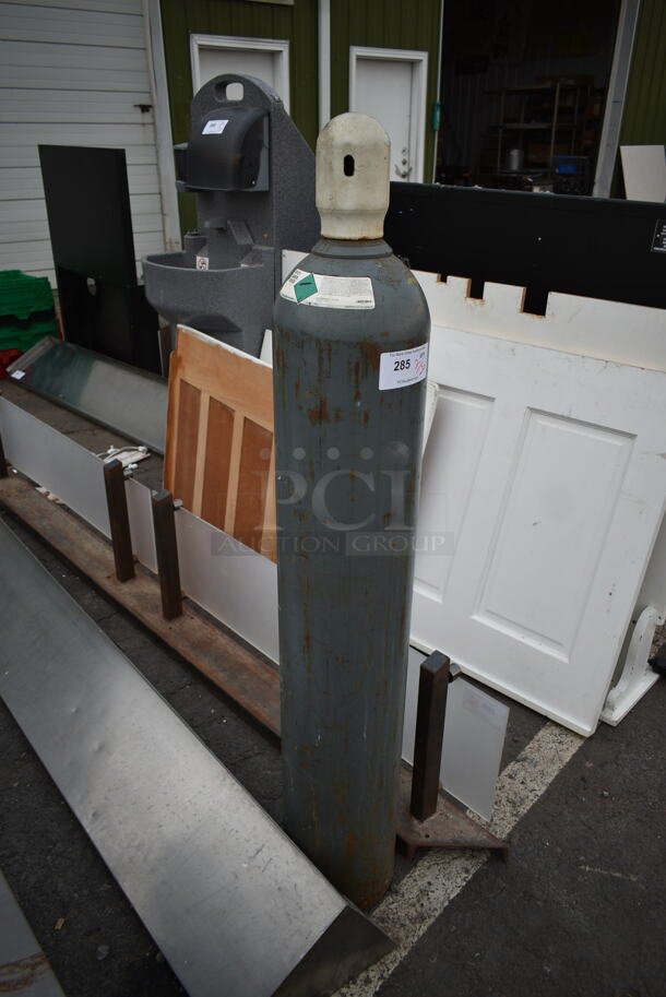 Metal Carbon Dioxide Tank. Buyer Must Pick Up - We Will Not Ship This Item - Image 2 of 7
