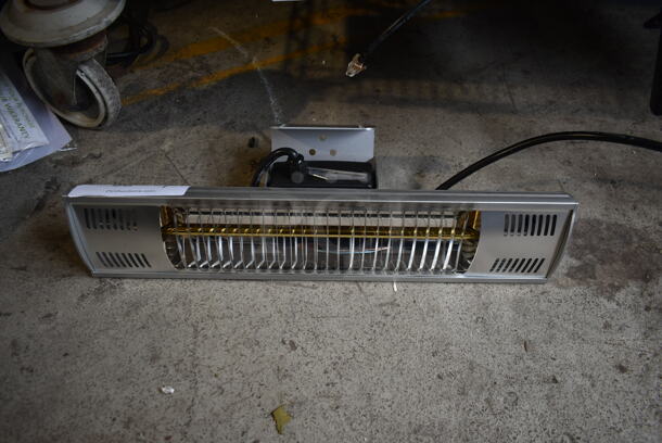 Star ZHQ1580 Metal Infrared Heater. 120 Volts, 1 Phase. Tested and Working! - Image 1 of 3