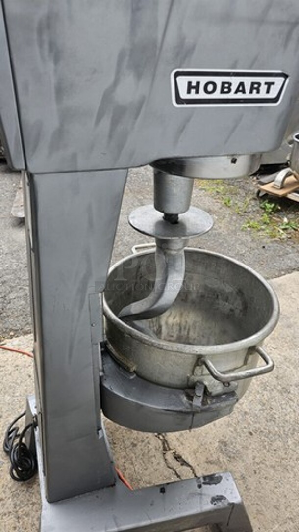 HOBART D-300 115V 30Qt Commercial Mixer - Image 2 of 5