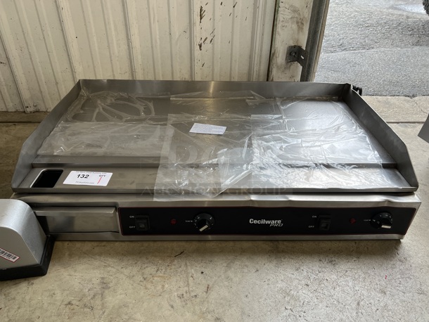 BRAND NEW SCRATCH AND DENT! 2022 Cecilware EL1636 Stainless Steel Commercial Countertop Electric Powered Flat Top Griddle. 240 Volts, 1 Phase. 36x22x8. Tested and Working!