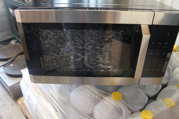 BRAND NEW SCRATCH AND DENT! Criterion CCM16M1S Countertop Microwave Oven. 120 Volts, 1 Phase.  - Image 5 of 7
